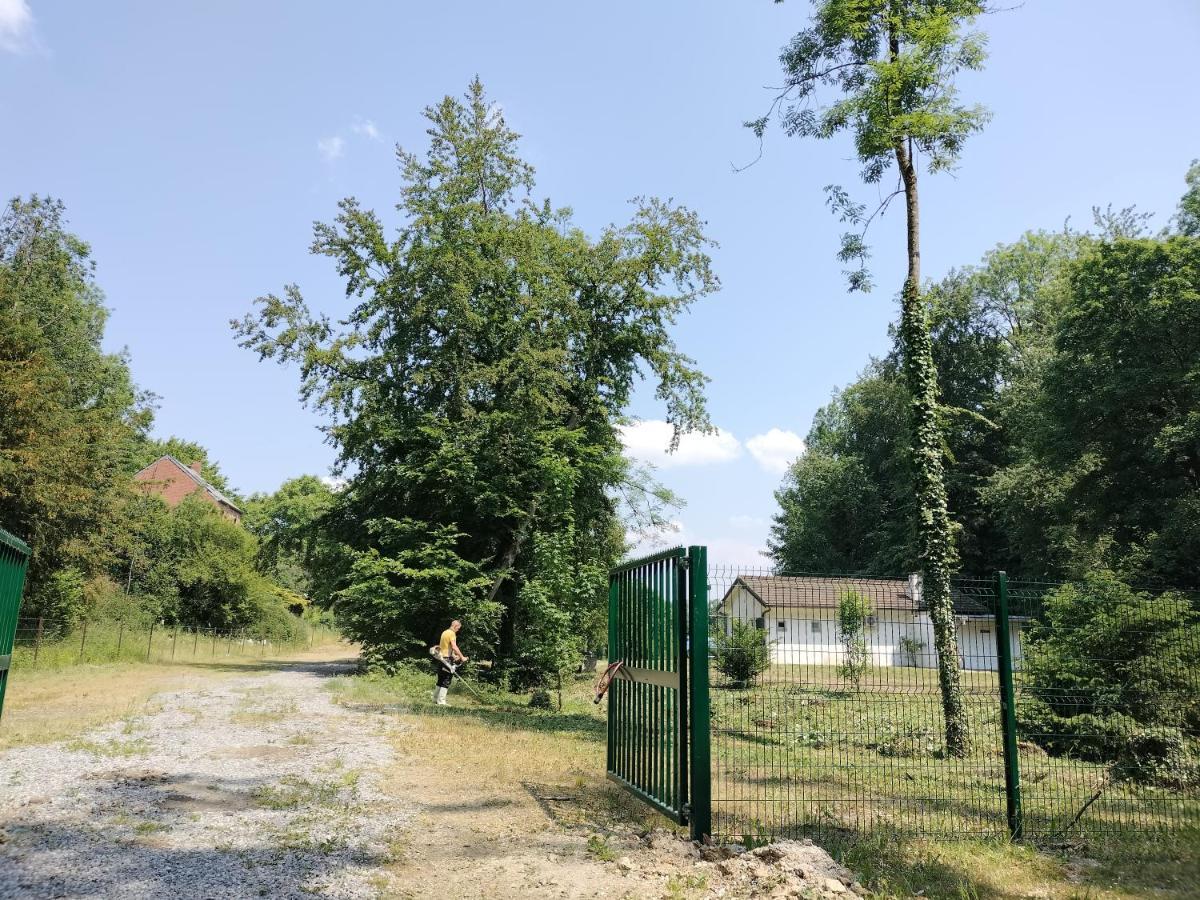 Deux Etangs Poissonneux Au Milieu Des Bois Avec Gite Moderne, La Halte Des Deux Lacs Rosée 外观 照片