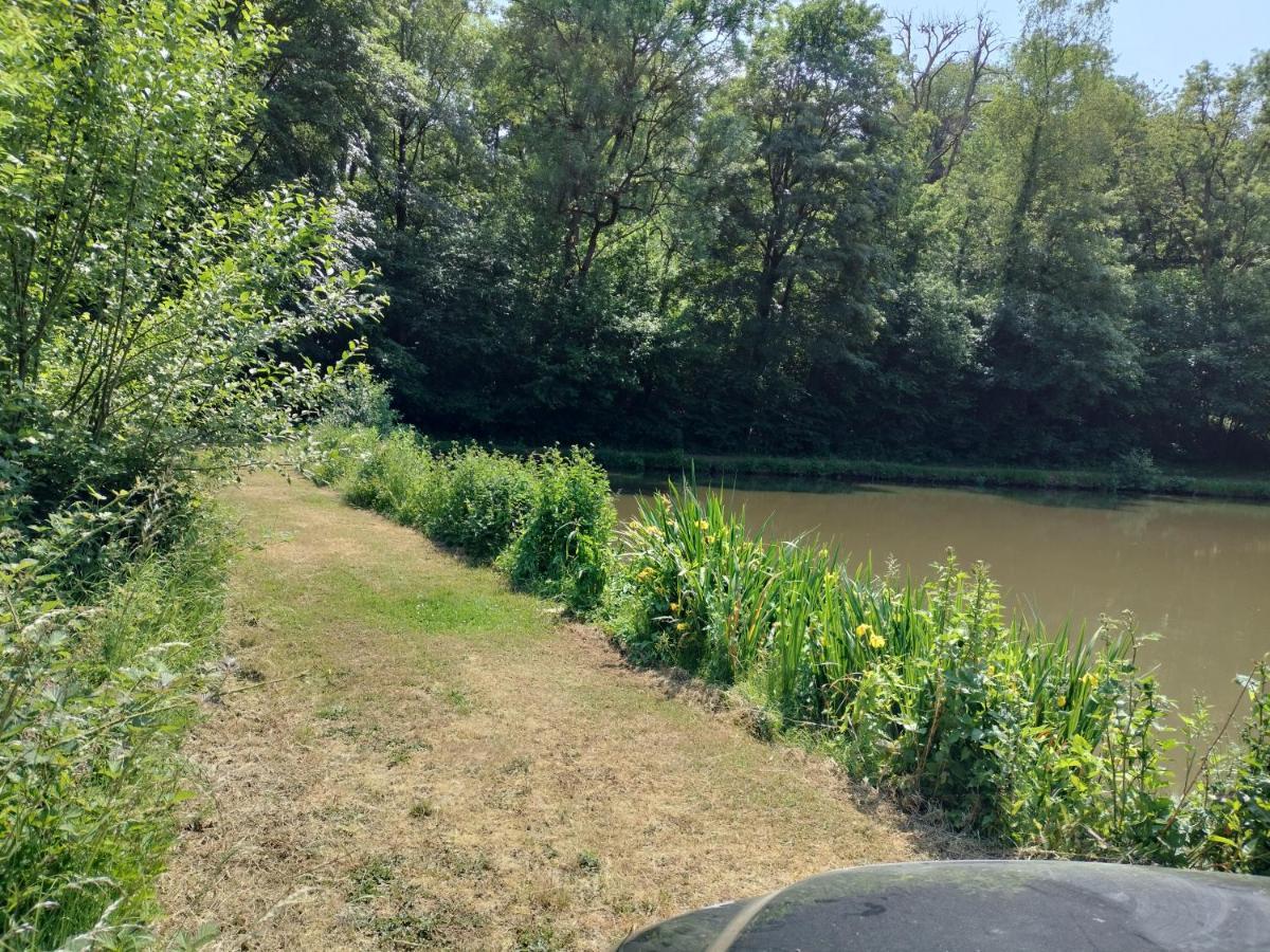 Deux Etangs Poissonneux Au Milieu Des Bois Avec Gite Moderne, La Halte Des Deux Lacs Rosée 外观 照片